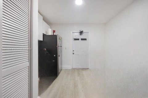 Commercial property in Miami, Florida 215.16 sq.m. № 2079463 - photo 20