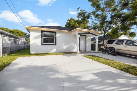 Commercial property in Miami, Florida 215.16 sq.m. № 2079463 - photo 2