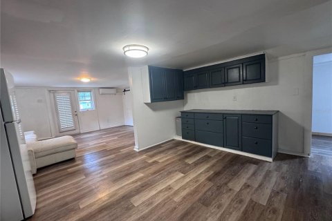 House in Bradenton, Florida 4 bedrooms, 92.9 sq.m. № 2216961 - photo 9