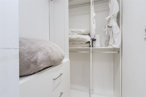 Villa ou maison à vendre à Miami, Floride: 3 chambres, 145.86 m2 № 2024399 - photo 17