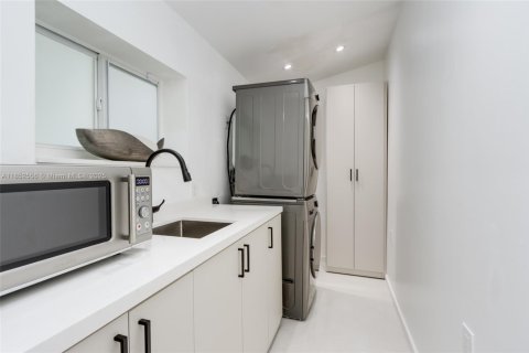 Villa ou maison à vendre à Miami, Floride: 3 chambres, 145.86 m2 № 2024399 - photo 9