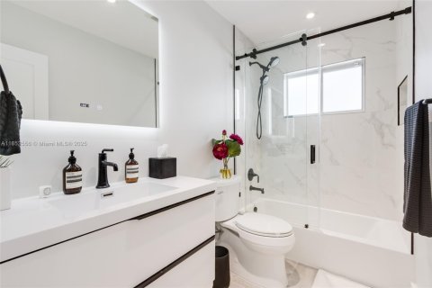Villa ou maison à vendre à Miami, Floride: 3 chambres, 145.86 m2 № 2024399 - photo 11