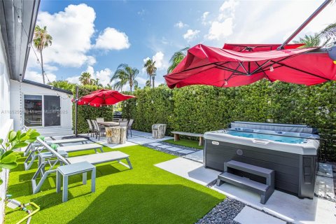 Villa ou maison à vendre à Miami, Floride: 3 chambres, 145.86 m2 № 2024399 - photo 18