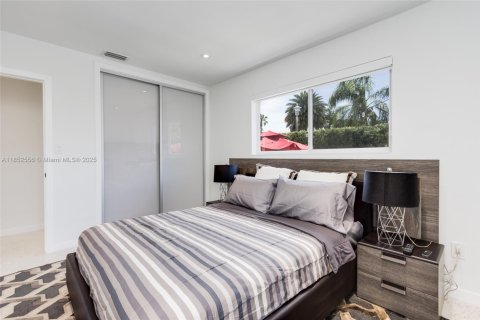 Villa ou maison à vendre à Miami, Floride: 3 chambres, 145.86 m2 № 2024399 - photo 12