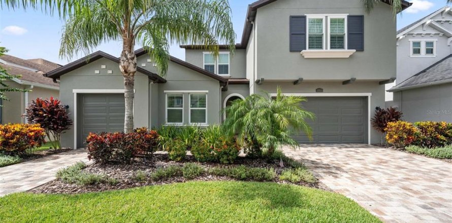 House in Lutz, Florida 4 bedrooms, 353.21 sq.m. № 1894594