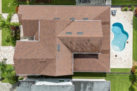 House in Lutz, Florida 4 bedrooms, 353.21 sq.m. № 1894594 - photo 5
