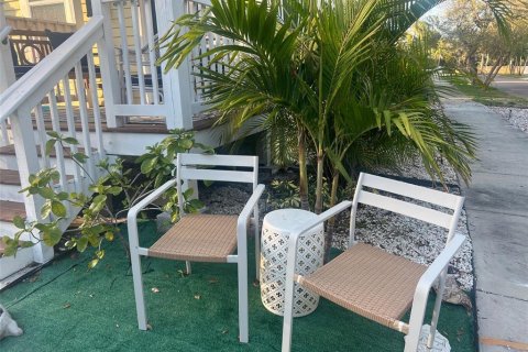 House in Saint Petersburg, Florida 3 bedrooms, 130.06 sq.m. № 2096201 - photo 10