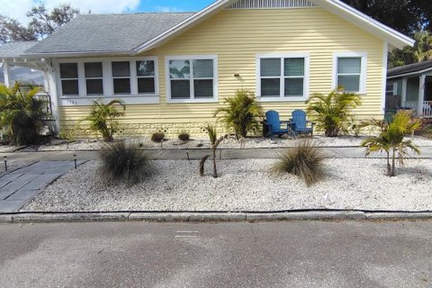 House in Saint Petersburg, Florida 3 bedrooms, 130.06 sq.m. № 2096201 - photo 12