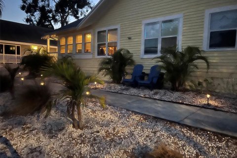 House in Saint Petersburg, Florida 3 bedrooms, 130.06 sq.m. № 2096201 - photo 25