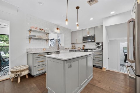 Casa en alquiler en Saint Petersburg, Florida, 3 dormitorios, 160.72 m2 № 1912027 - foto 21