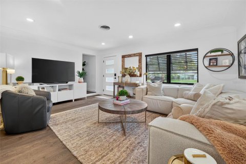 Casa en alquiler en Saint Petersburg, Florida, 3 dormitorios, 160.72 m2 № 1912027 - foto 10