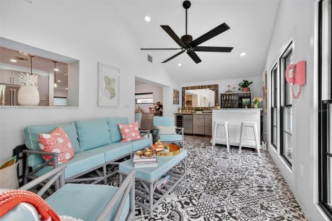 Casa en alquiler en Saint Petersburg, Florida, 3 dormitorios, 160.72 m2 № 1912027 - foto 24