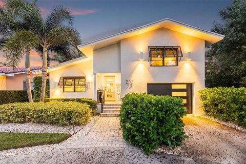 Casa en alquiler en Saint Petersburg, Florida, 3 dormitorios, 160.72 m2 № 1912027 - foto 1