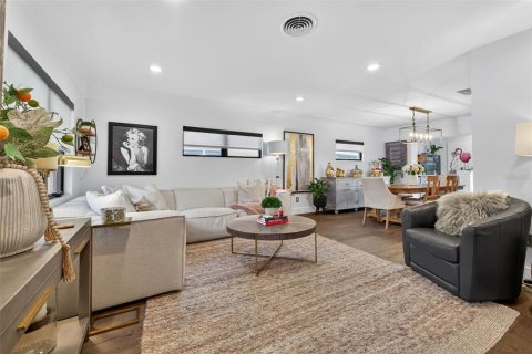 Casa en alquiler en Saint Petersburg, Florida, 3 dormitorios, 160.72 m2 № 1912027 - foto 9