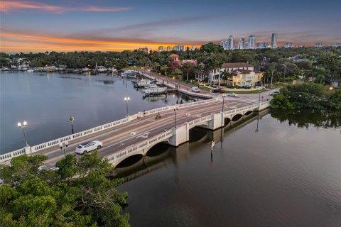 Casa en alquiler en Saint Petersburg, Florida, 3 dormitorios, 160.72 m2 № 1912027 - foto 3