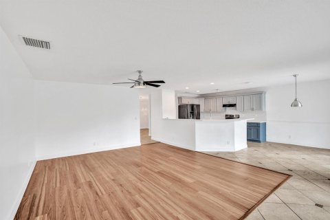 House in Boynton Beach, Florida 3 bedrooms, 212.84 sq.m. № 2088001 - photo 23
