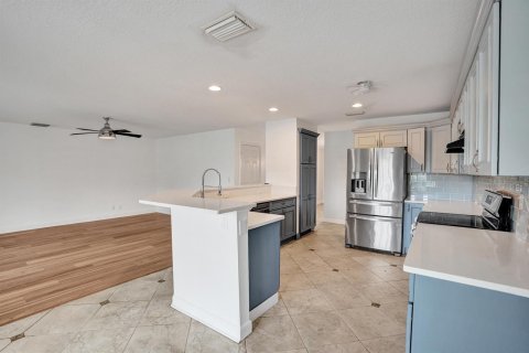 House in Boynton Beach, Florida 3 bedrooms, 212.84 sq.m. № 2088001 - photo 12