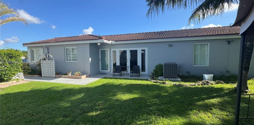 Casa en Miami, Florida 3 dormitorios, 130.62 m2 № 1920529