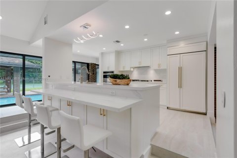 House in Palmetto Bay, Florida 4 bedrooms, 284.84 sq.m. № 1832400 - photo 10