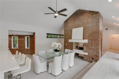 House in Palmetto Bay, Florida 4 bedrooms, 284.84 sq.m. № 1832400 - photo 19