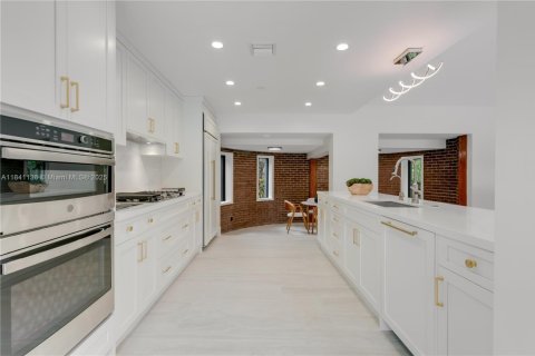 House in Palmetto Bay, Florida 4 bedrooms, 284.84 sq.m. № 1832400 - photo 11