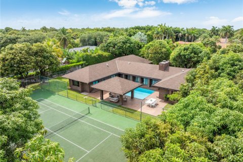 House in Palmetto Bay, Florida 4 bedrooms, 284.84 sq.m. № 1832400 - photo 1
