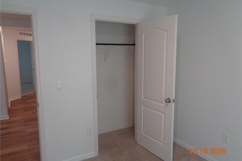 Villa ou maison à louer à Deltona, Floride: 5 chambres, 183.48 m2 № 2424075 - photo 8