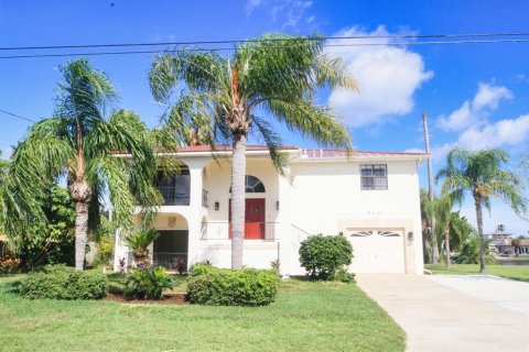 Купить виллу или дом в Эрнандо-Бич, Флорида 3 комнаты, 119.66м2, № 1837615 - фото 1