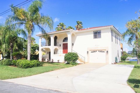 Купить виллу или дом в Эрнандо-Бич, Флорида 3 комнаты, 119.66м2, № 1837615 - фото 3