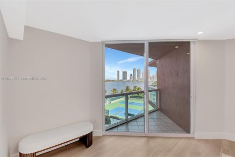 Condo in Aventura, Florida, 2 bedrooms  № 1872246 - photo 26