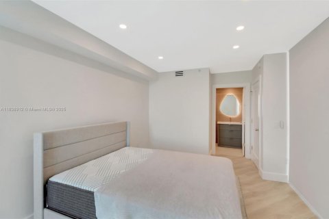 Condo in Aventura, Florida, 2 bedrooms  № 1872246 - photo 16