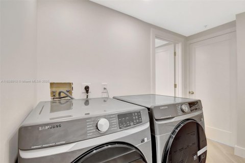 Condo in Aventura, Florida, 2 bedrooms  № 1872246 - photo 20