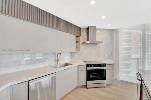 Condo in Aventura, Florida, 2 bedrooms  № 1872246 - photo 12