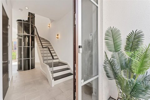Купить таунхаус в Сарасота, Флорида 9 комнат, 240.43м2, № 1870319 - фото 4