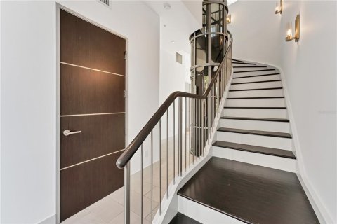 Купить таунхаус в Сарасота, Флорида 9 комнат, 240.43м2, № 1870319 - фото 5