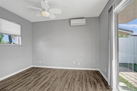 House in Pompano Beach, Florida 3 bedrooms, 157.19 sq.m. № 2033504 - photo 16