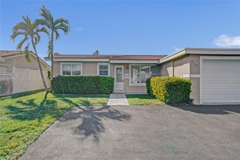 House in Pompano Beach, Florida 3 bedrooms, 157.19 sq.m. № 2033504