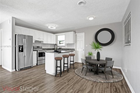 House in Pompano Beach, Florida 3 bedrooms, 157.19 sq.m. № 2033504 - photo 12