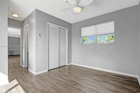 House in Pompano Beach, Florida 3 bedrooms, 157.19 sq.m. № 2033504 - photo 17