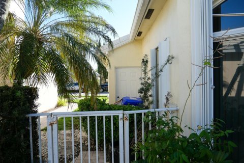 Casa en venta en Pembroke Pines, Florida, 3 dormitorios, 164.16 m2 № 2029386 - foto 27