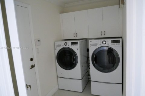 Casa en venta en Pembroke Pines, Florida, 3 dormitorios, 164.16 m2 № 2029386 - foto 21