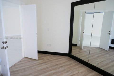 Casa en venta en Pembroke Pines, Florida, 3 dormitorios, 164.16 m2 № 2029386 - foto 15