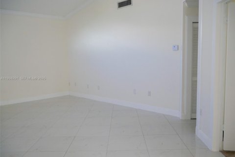 Casa en venta en Pembroke Pines, Florida, 3 dormitorios, 164.16 m2 № 2029386 - foto 4