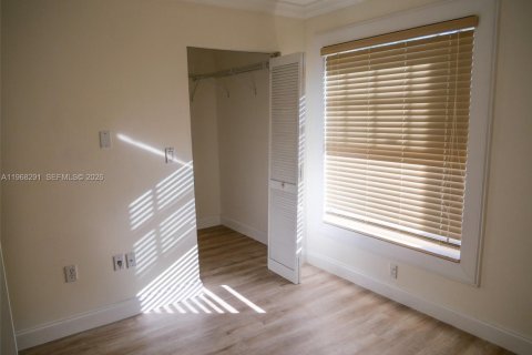 Casa en venta en Pembroke Pines, Florida, 3 dormitorios, 164.16 m2 № 2029386 - foto 17