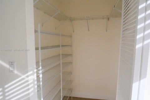 Casa en venta en Pembroke Pines, Florida, 3 dormitorios, 164.16 m2 № 2029386 - foto 18