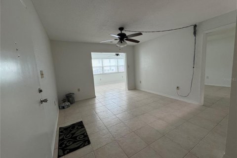 Condo in New Port Richey, Florida, 1 bedroom  № 1902082 - photo 10
