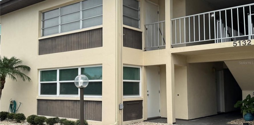 Condominio en New Port Richey, Florida, 1 dormitorio № 1902082
