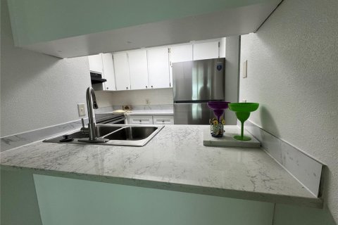 Condo in New Port Richey, Florida, 1 bedroom  № 1902082 - photo 6