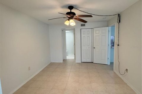 Condo in New Port Richey, Florida, 1 bedroom  № 1902082 - photo 11