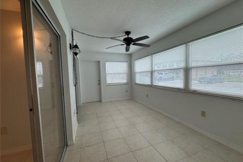Condo in New Port Richey, Florida, 1 bedroom  № 1902082 - photo 15